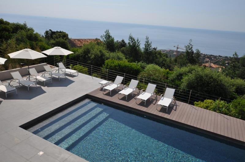 Vue Panoramique Sur La Baie De St Tropez Βίλα Les Issambres Εξωτερικό φωτογραφία